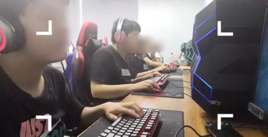 “在圈子里，我是打游戲最厲害的那個人，我覺得自己能打職業電競……”